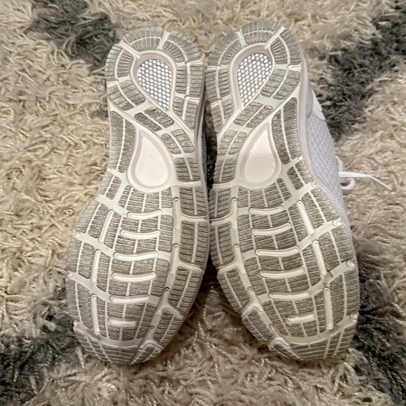 Under Armour shoes worn once - Picture 5 of 5